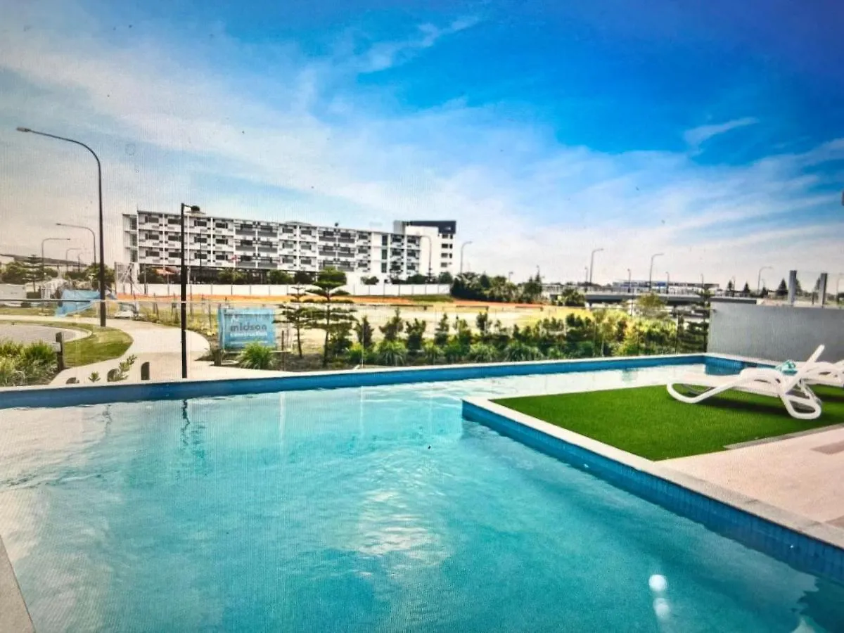 Pool, 100M To Hosp, 3 Tvs, 3 Beds - Lakefront Aquarius Apartment Kawana Waters