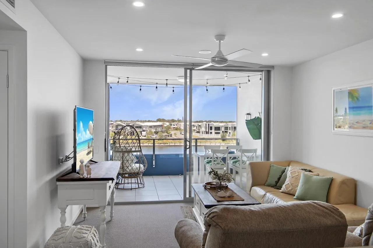 Pool, 100M To Hosp, 3 Tvs, 3 Beds - Lakefront Aquarius Apartment Kawana Waters