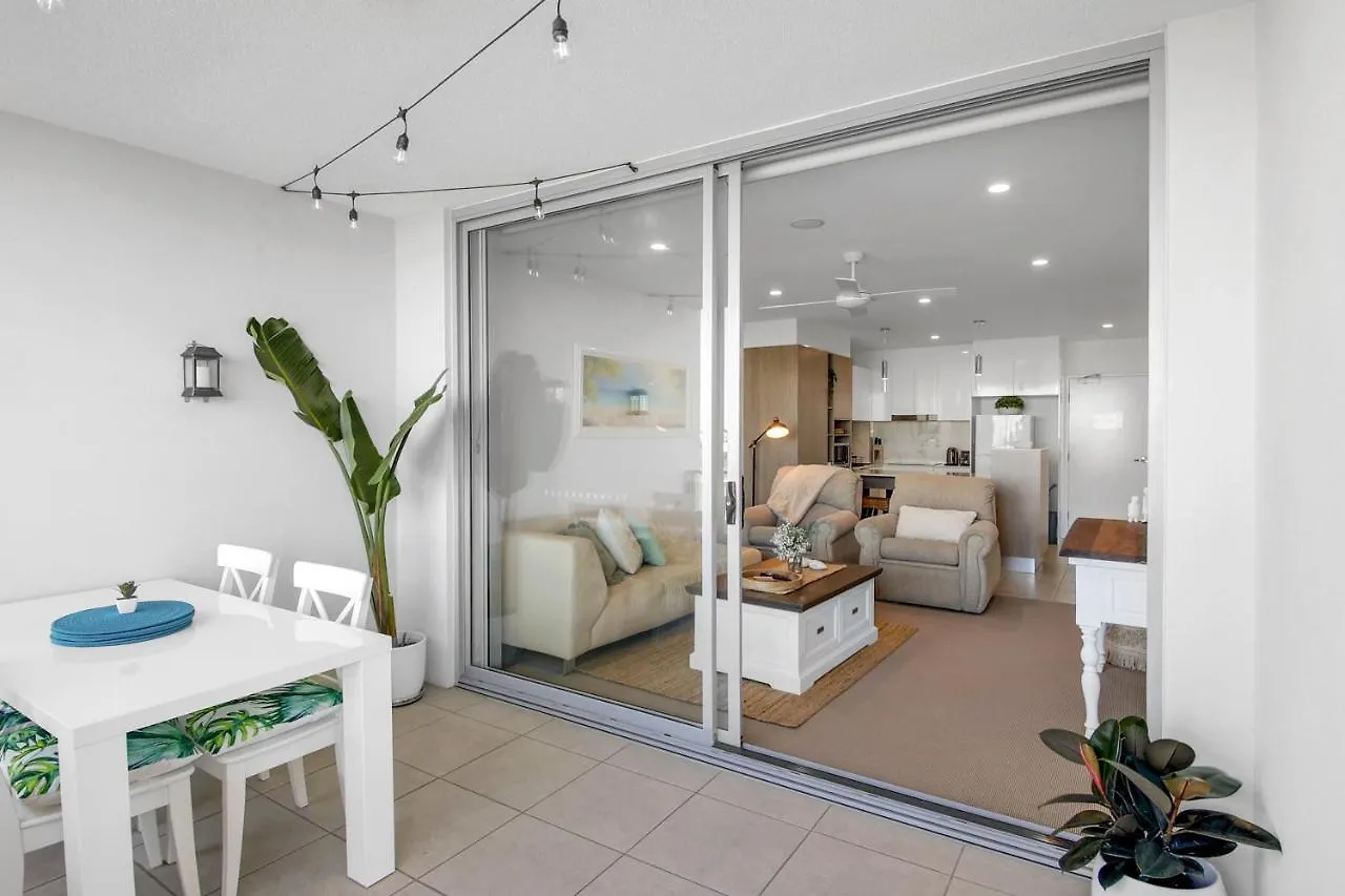 Pool, 100M To Hosp, 3 Tvs, 3 Beds - Lakefront Aquarius Apartment Kawana Waters