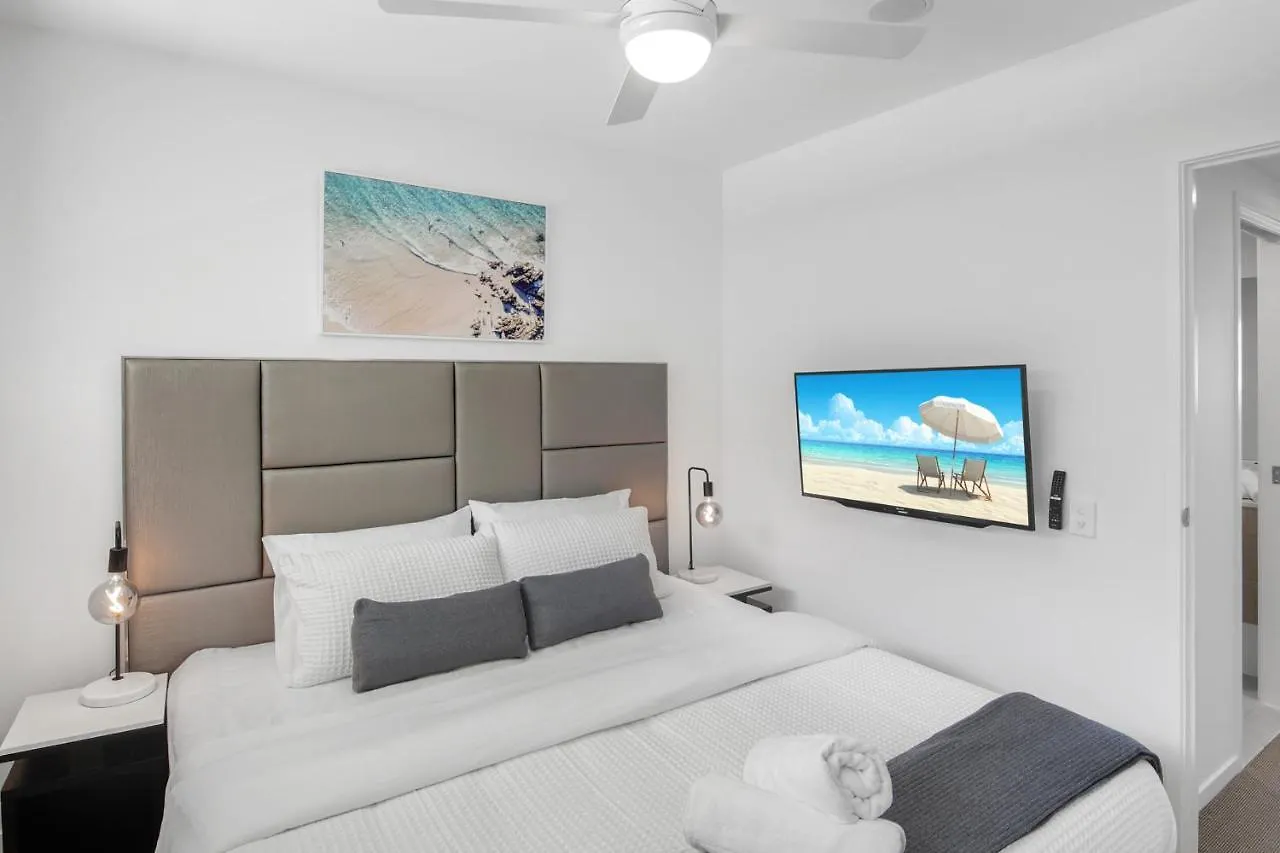 Pool, 100M To Hosp, 3 Tvs, 3 Beds - Lakefront Aquarius Apartment Kawana Waters Austrália
