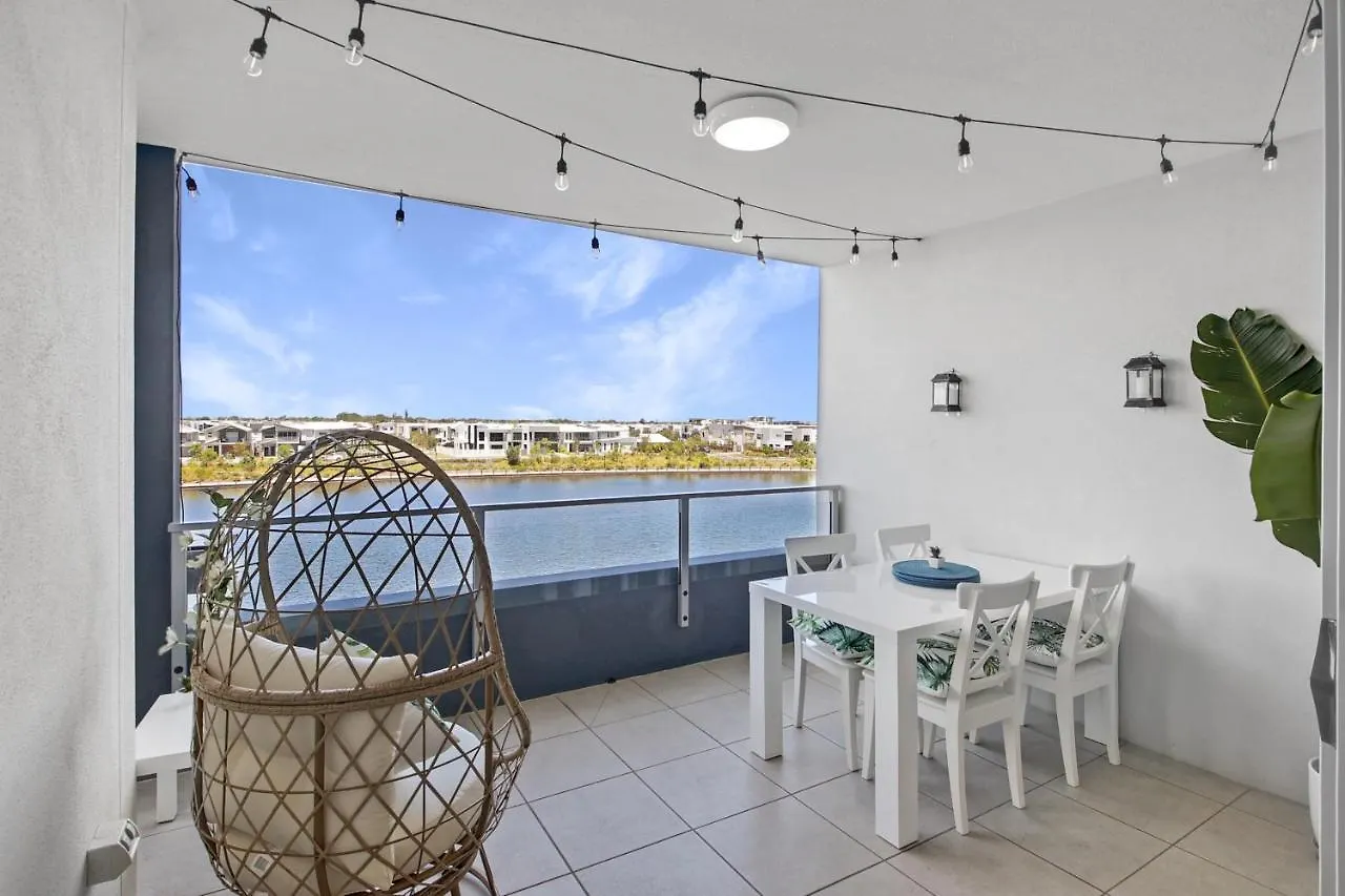 Pool, 100M To Hosp, 3 Tvs, 3 Beds - Lakefront Aquarius Apartment Kawana Waters