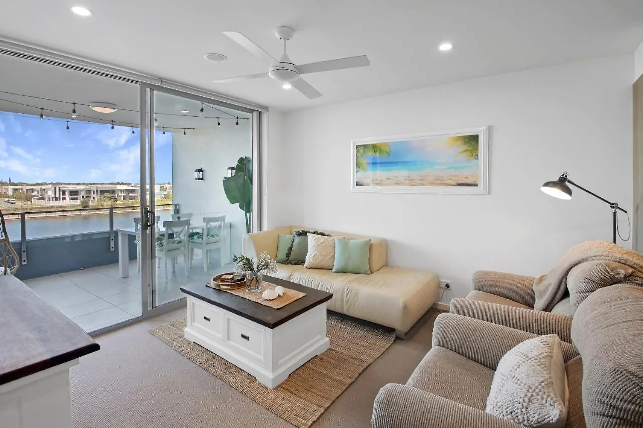 Pool, 100M To Hosp, 3 Tvs, 3 Beds - Lakefront Aquarius Apartment Kawana Waters 0*,