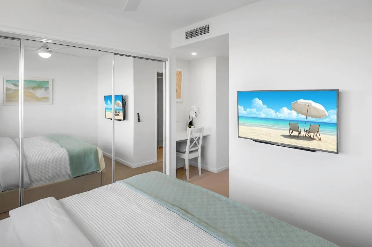 Pool, 100M To Hosp, 3 Tvs, 3 Beds - Lakefront Aquarius Apartment Kawana Waters