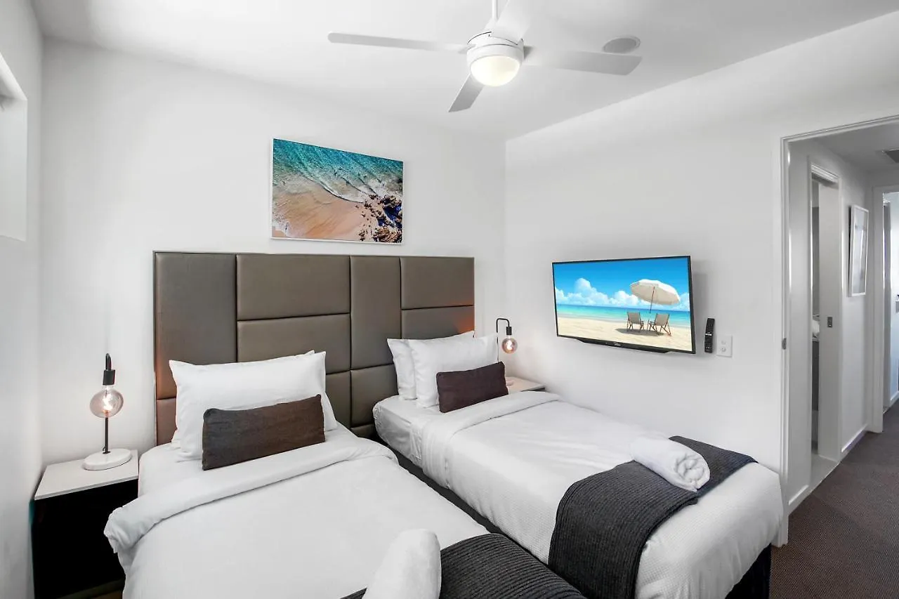Pool, 100M To Hosp, 3 Tvs, 3 Beds - Lakefront Aquarius Apartment Kawana Waters